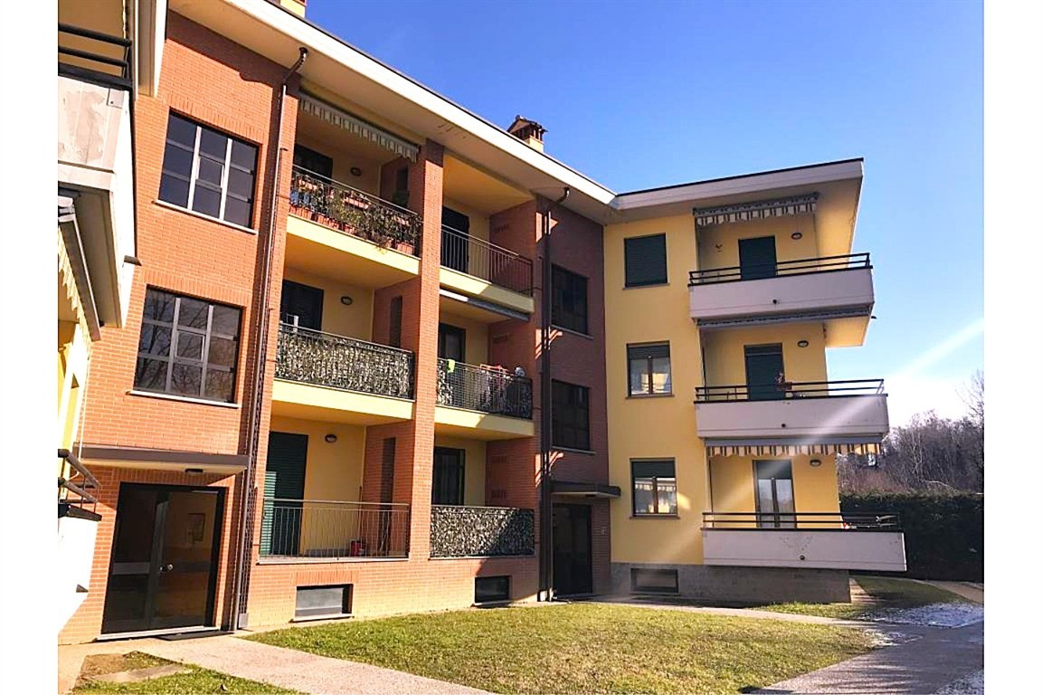 Veduggio con Colzano, grazioso bilocale arredato  con ampio box e cantina.